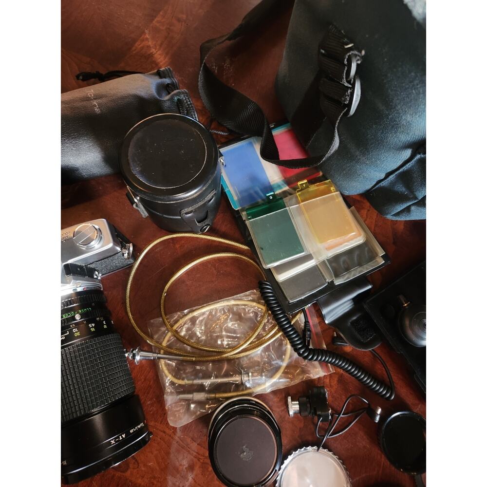 Minolta SRT-101 SLR 35mm Vintage Film Camera with Accessories see desc/photos - Picture 4 of 14